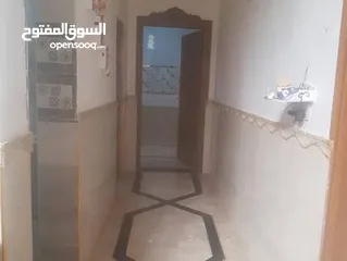  2 بيت للايجار يجانب مركز الشرطة والسوق المركزي