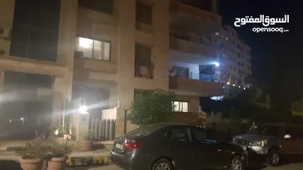  1 شقة ارضية فارغة للبيع او الايجار  مدخل مستقل 4 نوم جميعم ماستر صالون و سفر و معيشة ترس امامي و خلفي