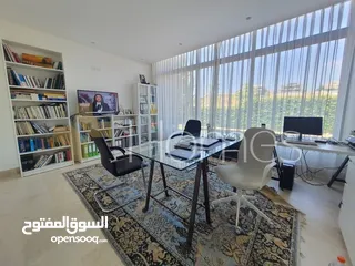  5 فيلا مع مسبح للبيع في طريق المطار بمساحة بناء 940م