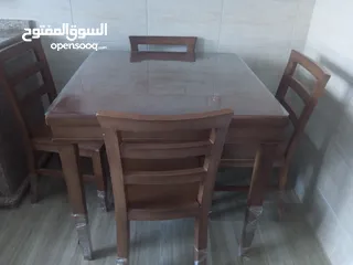  1 طاولة سفره مع اربع كراسي
