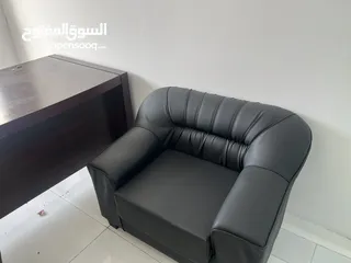  5 طقم كنب جلد جديد  مع مكتب