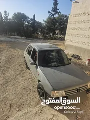  1 بيجو205 للبيع السيارة بس مكسر زجاجها بحاجة زجاج فيها ترخيص وتأمين وتنازل فوري