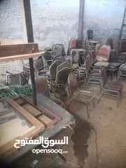 3 كراسي كروم نوعيه ثقيله وبحاله جيده تقريبا 170 كرسي  طاولات عدة أحجام تقريبا 70  البيع حسب طلبك