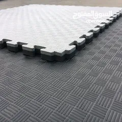  2 ارضيات فوم باللونين اسود احمر دبل فيس القطعه متر في متر سماكة 2.5سم