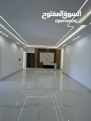  6 شقة طابق اول مساحة 245 متر سوبر ديلوكس بأجمل مناطق الجبيهة