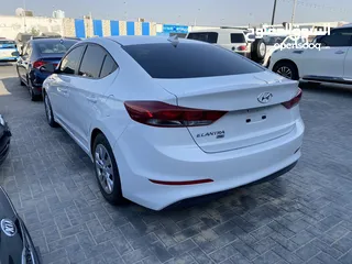  4 Hyundai Elantra SE 2017 2.0L