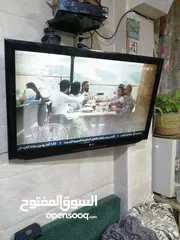  2 شاشه LG42بوصه  ثلاثه مداخل HDMI معها رومتها الاصلي وقاعده تعليق