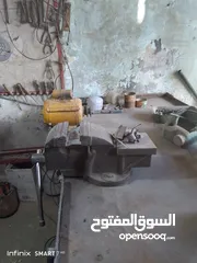  5 محل للبيع كامل