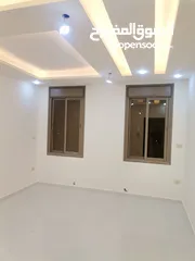  2 شقه 205 م طابق ثاني فني للبيع على شارع البترا شرق اربد مول قراند مقابل بيت البن البرازيلي