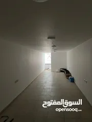  22 مكتب خلو للايجار بمساحة 350 متر طابقين شارع مكة