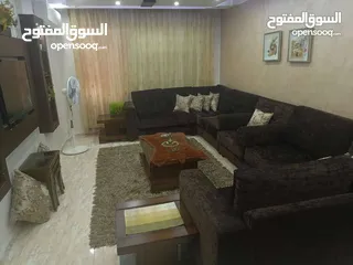 1 اثاث مستعمل بحالة الجديد حالته ممتازه.