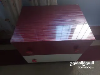  1 كومودينا  و ثرية مستعمل للاطفال