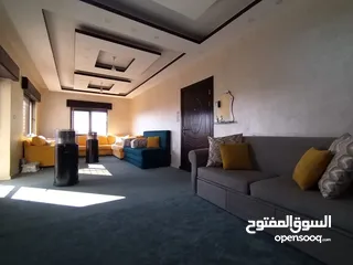  4 شقة واسعة للبيع – 131 متر مربع، 3 غرف نوم، بلكونة بإطلالة جميلة، موقف خاص، وموقع مميز