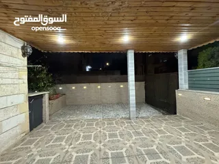  4 شقة أرضية سوبر ديلوكس مع ترس وكراج خاص منطقة جميله وقريبة من الأسواق والخدمات 3 مداخل