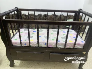  2 تخت بيبي كبير خشب زان للبيع