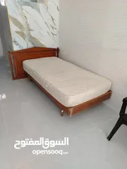  1 تخت مفرد خشب زان مع راسية بلوط مع فرشة ضغط طبية للبيع بسعر مغر