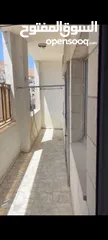  1 شقة كبيرة 5 غرف.