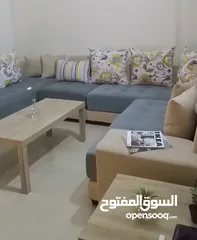  1 Confy and affordable sofa set in excellent condition/  +طقم كنب حلو و مريح  + طاوله + الستاره