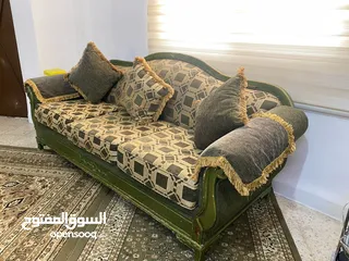  2 طقم كنب للبيع بحالة جيدة