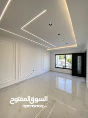  28 شقة مميزة اخير مع روف في اجمل مناطق قرية النخيل اجمل تشطيب واطلالة رائعة 240 داخلي و 90 تراس خارجي