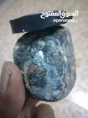  2 حجر صلب يجذب المغناطيس
