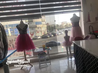  10 محل ملابس  سهره ستاتي واطفال مع مخيطه للبيع بكافه معداتها للبيع