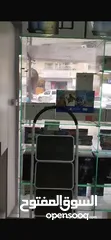  2 اثاث كامل لمحل اكسسوارات ومستلزمات اجهزة الحاسوب ، رفوف وخزائن وتعليق ، ورفوف سوكوريت