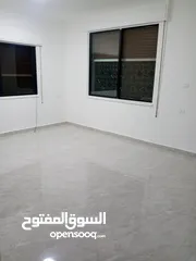  4 شقه ارضيه للايجار