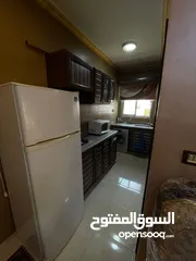  5 شقه مفروشه مجهزه بالكامل نظيفه مكيفه غرفة او غرفتين جبل الحسين طابق ثاني بحالة ممتازة طابق ثاني