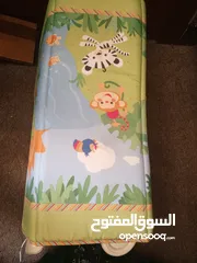  4 سرير اطفال حديد مستعمل شي بسيط  قابل للطي مع فرشة