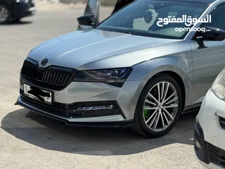  4 سكودا سوبيرب Lorraine Clement