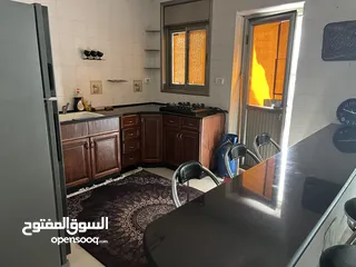  4 شقه واسعه مفروشة للبيع - حي المصايف