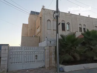  18 منزل مستقل مكون من طابقين ومدخلين منفصلين