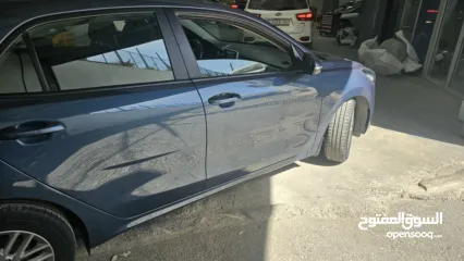 2 سياره اصل شركه ومعها كفاله3 سنوات