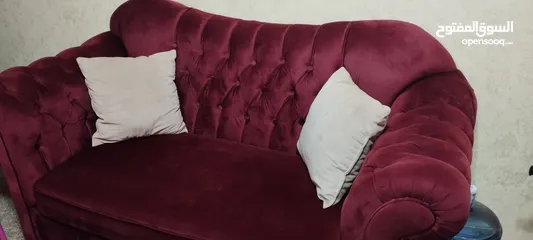  10 غرفة ضيوف كنب 7 مقاعد بحال الجديد مع طاولة وسط معها 3 طاولات تقديم مع طاولة سفرة 8 مقاعد