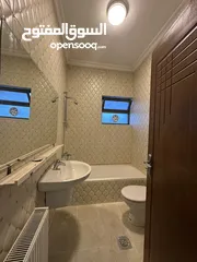  4 شقه دوبلكس مميزه جدا فارغه في عبدون اخير مع روف 4 نوم وترس واسع