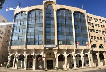  2 مكتب فاخر باطلالة مميزة بالجاردنز مع أثاث حديث للإيجار بالقرب من دوار الواحه