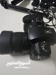  3 كاميرا احترافية بانسونيك Lumix GH5  مع عدسة صغيرة واستاند واضاءة