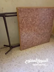  1 طاوله بحالة الوكاله وصوبة غاز شغاله وكيزر غير معروف عطله للبيع