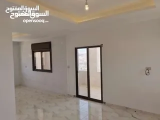  7 شقة طابقية للبيع في ابو نصير