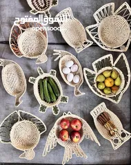  1 wicker basket سلة مصنوعة يدويًا من الخوص.