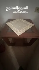  2 للبيع طاولة سفرة 1 و طاولة مربع 2