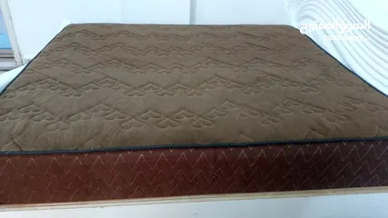  11 فرشه مقاومه لمرض الدسك مع تخت ابيض مقاومه ضد التعفن