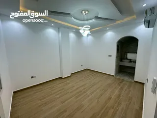  11 ف الزاهيه..3غرف..مجلس..2صاله..2مطبخ..5حمامات..السعر 40الف درهم علي 4دفعات