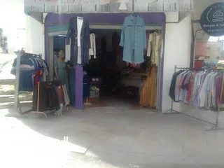 1 محل ملابس للبيع