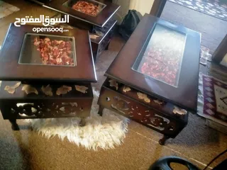  10 طاولة وسط ثلاثة بحالة ممتازة ودهانهم ممتاز خشب لاتيه