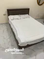  2 سرير نوم مزدوج + فرشة ( نظيف مستعمل للبيع )