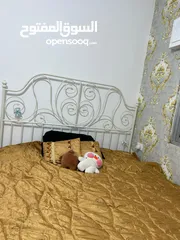 3 للبيع سرير معدني بللون ابيض مميزمع مرتبه مريحه جداا