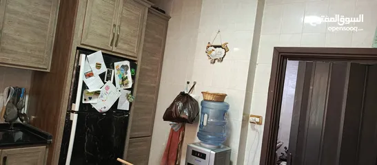  3 شقه لقطه بسعر مغري في ضاحية الأمير حسن طابق أول 3 غرف نوم ومعيشة وصالون ومطبخ جديد وبلكونه