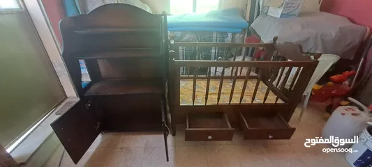 4 سرير اطفال مع خزانة للبيع
